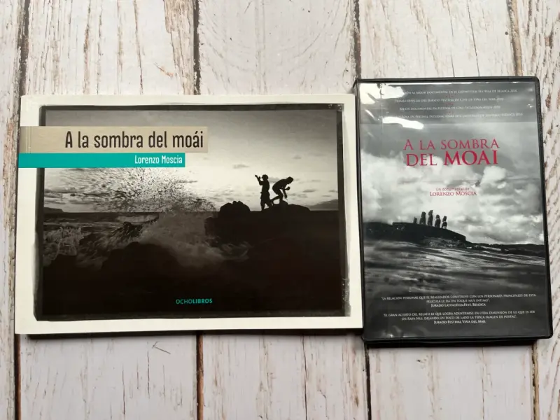 'A la Sombra del Moái' de Lorenzo Moscia - 1