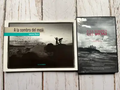 'A la Sombra del Moái' de Lorenzo Moscia - miniatura 1