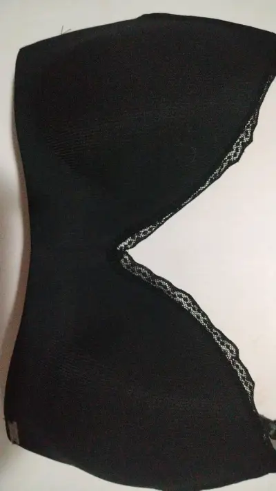 Sostén negro con encaje cómodo - miniatura 2