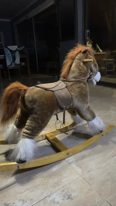 Caballo Mecedor Infantil con Sonido - miniatura 1