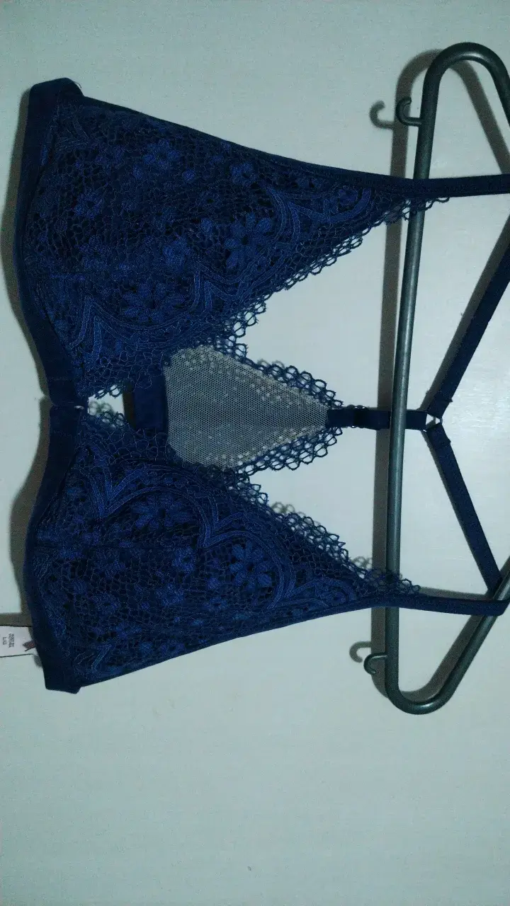 Sostén de encaje azul con diseño floral - 1