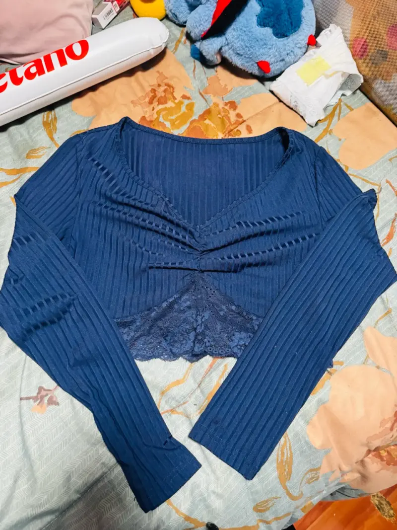 Top azul de encaje para mujer
