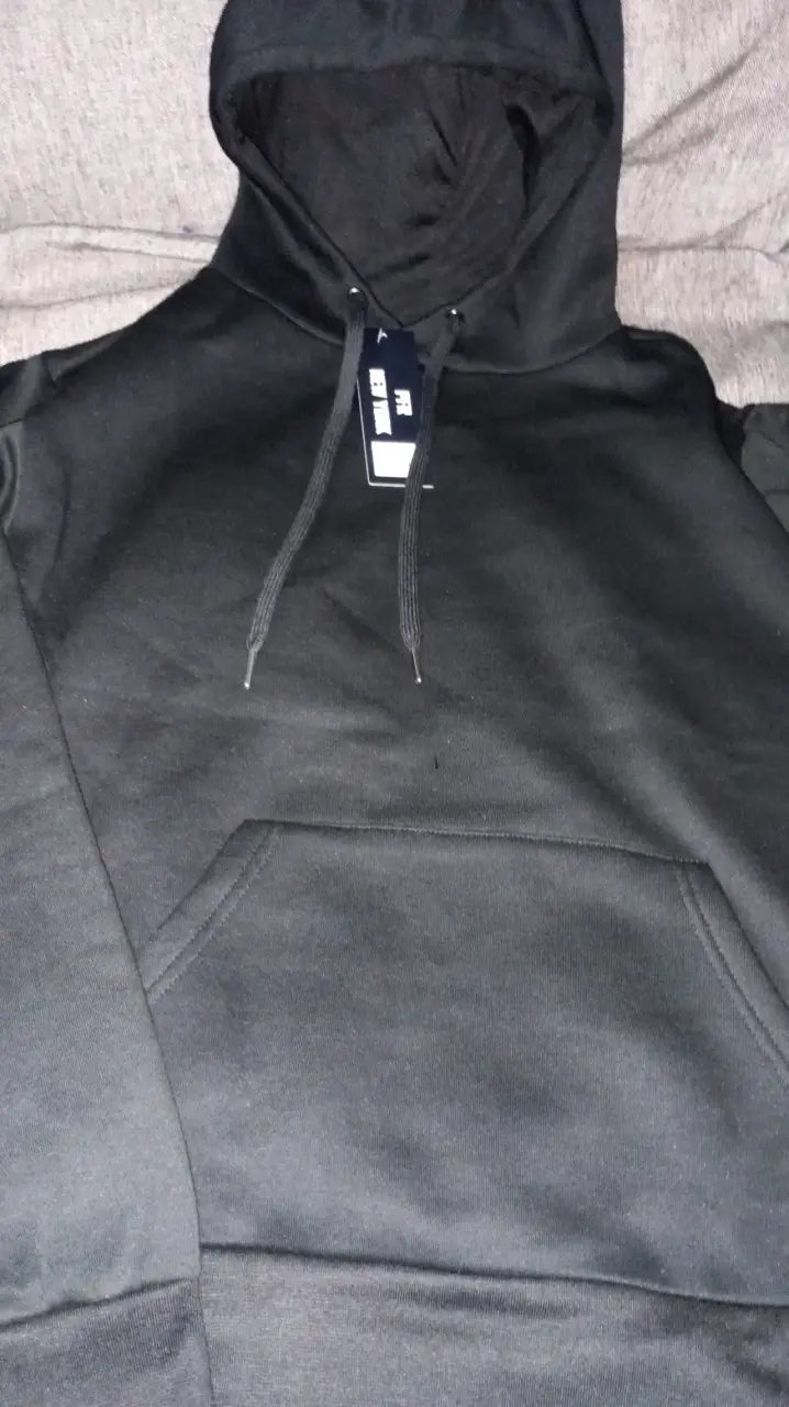 Polerón negro con capucha unisex talla S