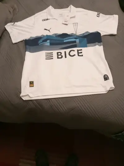 Camiseta universidad catolica - miniatura 1