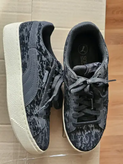 Zapatillas deportivas Puma negras estampadas - miniatura 1