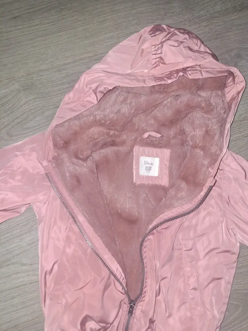 Chaqueta impermeable rosada para niña talla 24M - 3