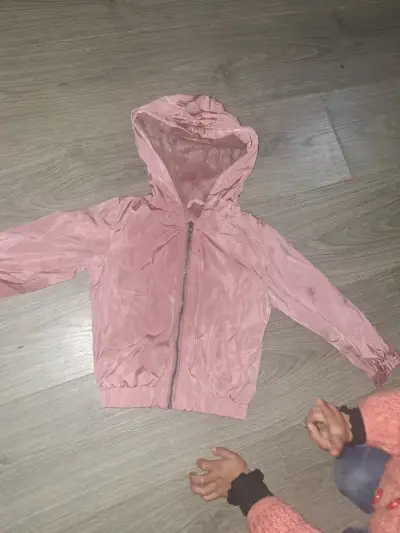 Chaqueta impermeable rosada para niña talla 24M - miniatura 4