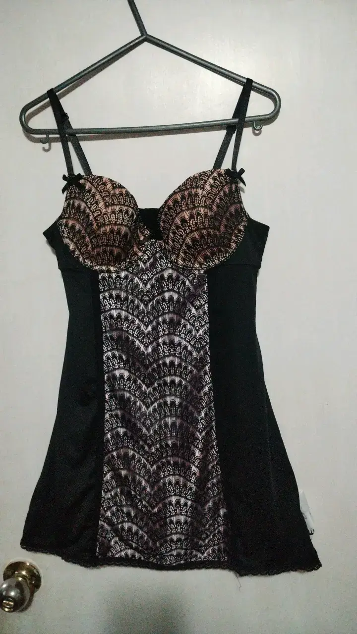Baby doll de encaje negro y rosa - 1