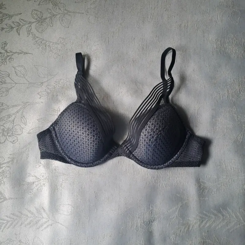Conjunto de sostenes 30C en negro y beige - 2