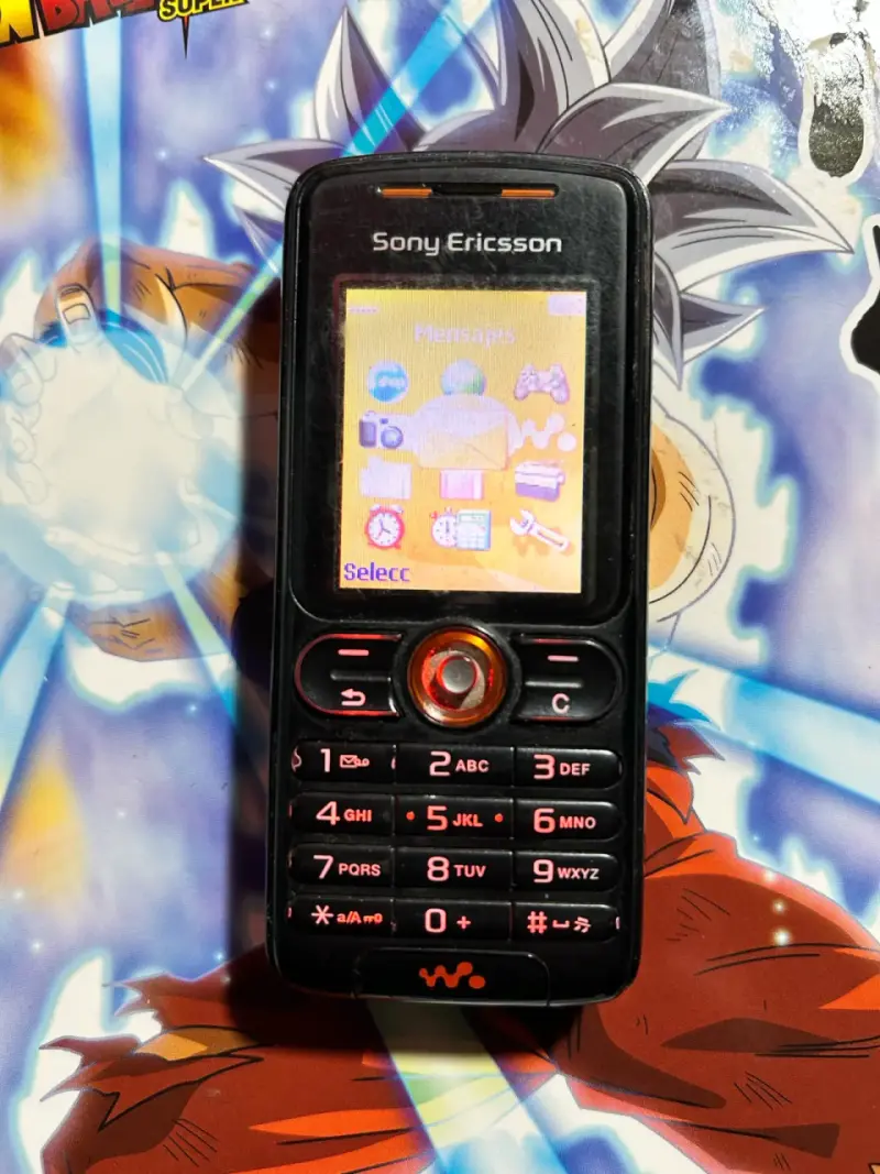 Celular Sony Ericsson Walkman W200i - 1