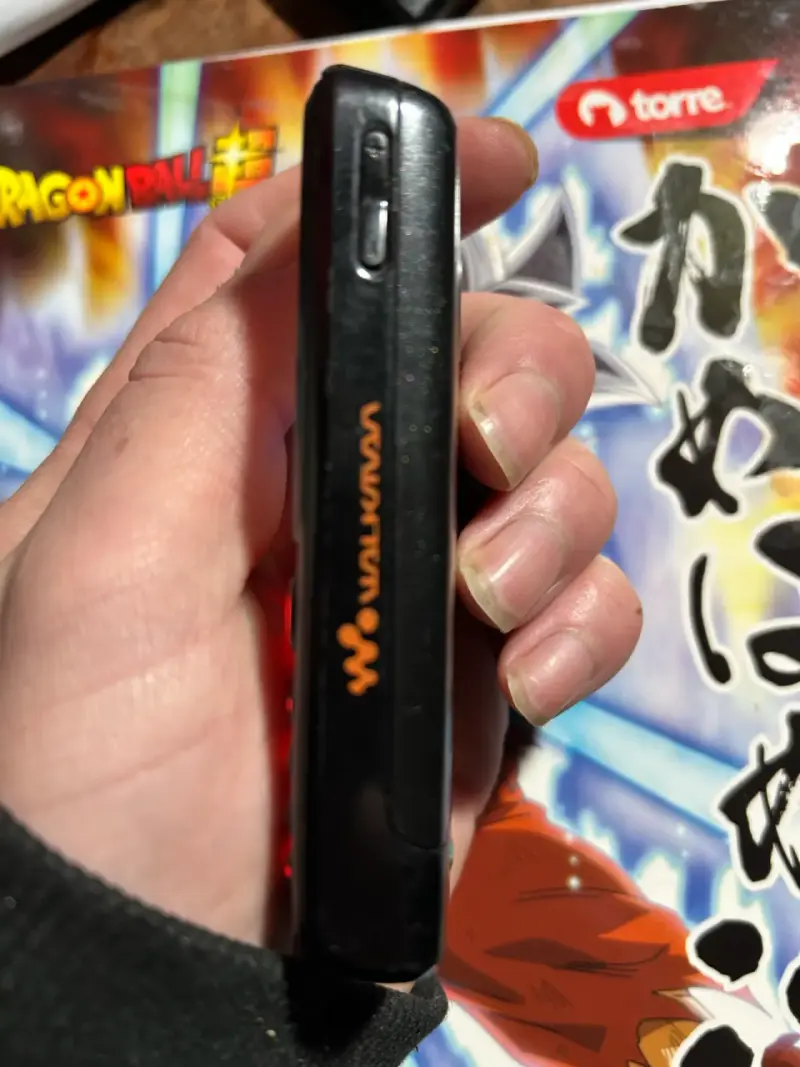 Celular Sony Ericsson Walkman W200i - 4