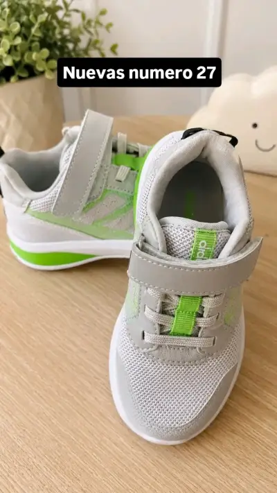 Zapatillas deportivas para niños nuevas talla 27 - miniatura 1