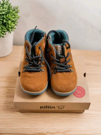Zapatillas deportivas para niños nuevas talla 27 - miniatura 2