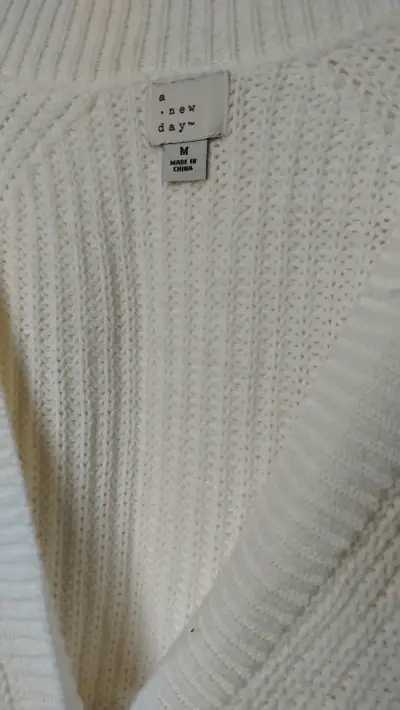 Cárdigan blanco con botones - miniatura 2