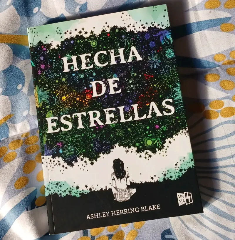 Libro 'Hecha de Estrellas' de Ashley Herring Blake - 1