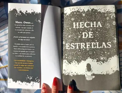 Libro 'Hecha de Estrellas' de Ashley Herring Blake - miniatura 2