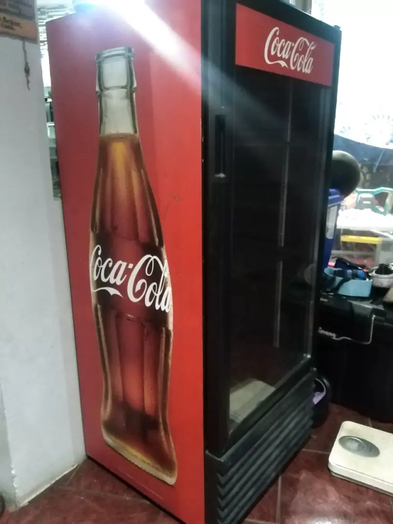 Refrigerador exhibidor Coca-Cola usado - 1