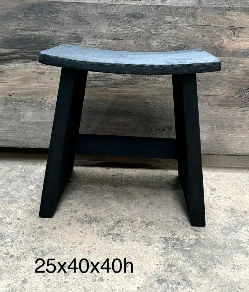 Banco de madera negro estilo rústico