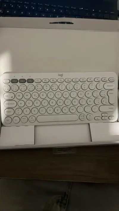 Teclado inalámbrico Logitech K380 color blanco - miniatura 2