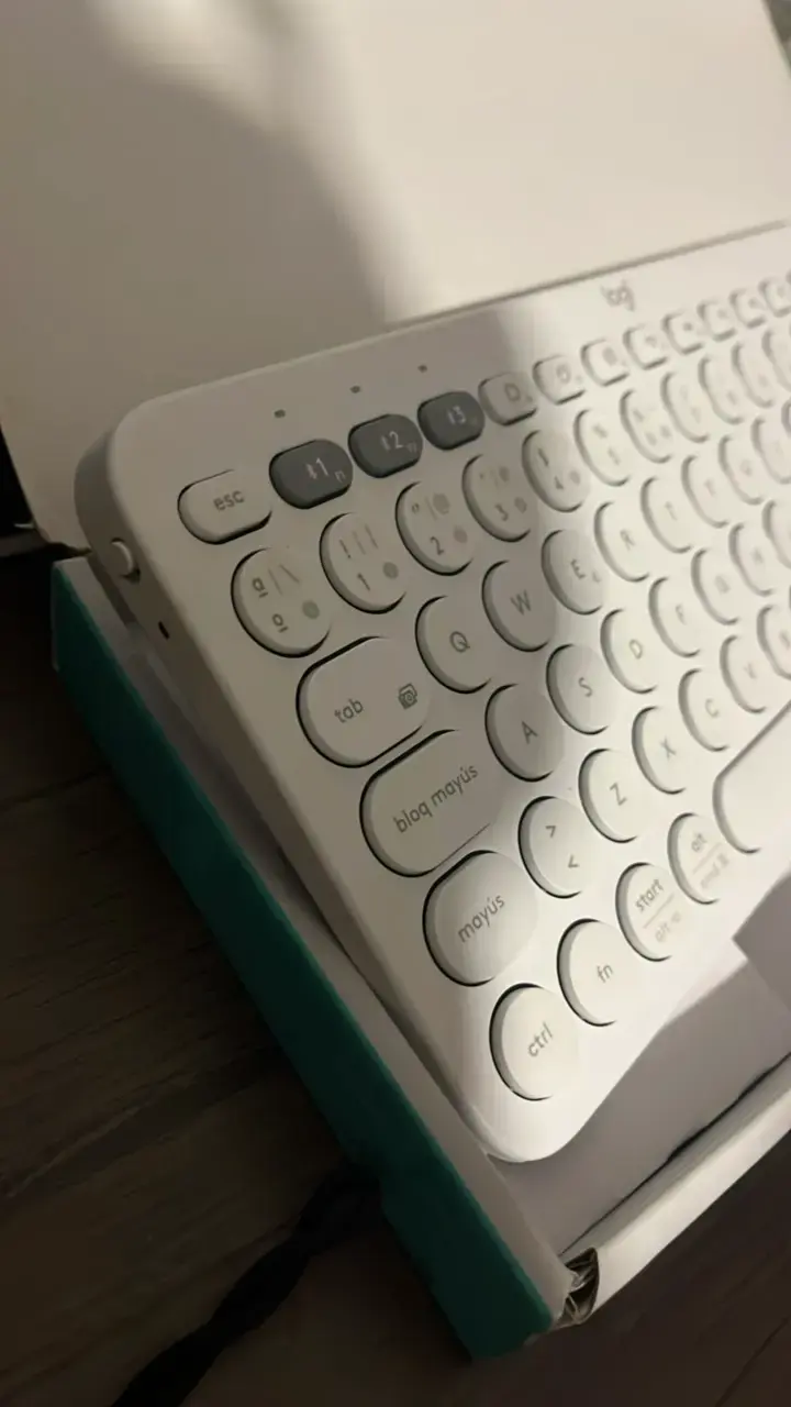 Teclado inalámbrico Logitech K380 color blanco - 3