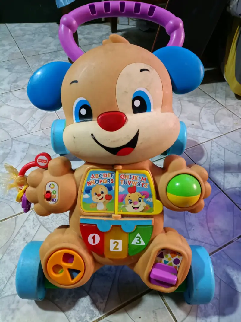 Andador de aprendizaje para bebé con actividades