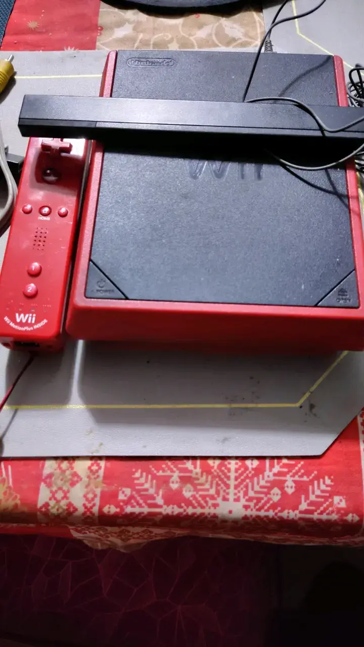 Consola Nintendo Wii Mini Roja (con Magia) - 1
