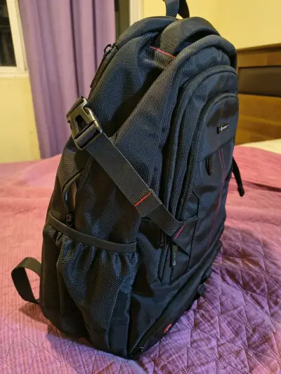 Mochila negra para laptop Hardley con detalles rojos - miniatura 2