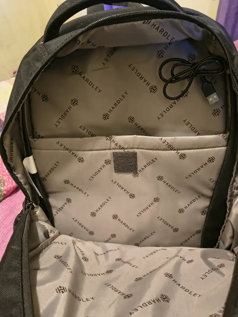 Mochila negra para laptop Hardley con detalles rojos - 3