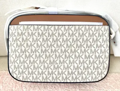 Bolso bandolera Michael Kors beige con logo - miniatura 2