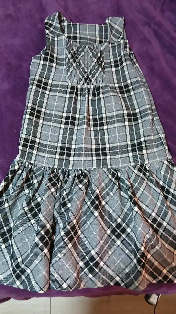 Vestido a cuadros para niña en tonos grises - 1
