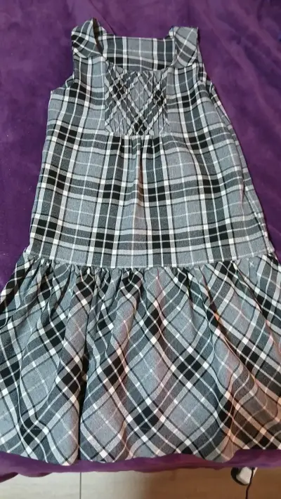 Vestido a cuadros para niña en tonos grises - miniatura 1