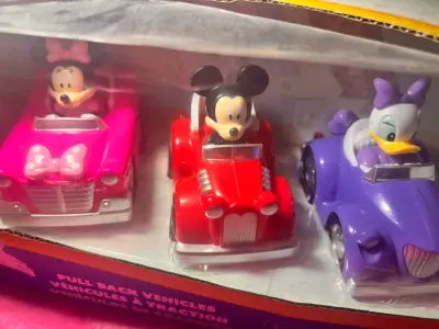 Set de vehículos de juguete Disney Mickey y amigos - miniatura 2