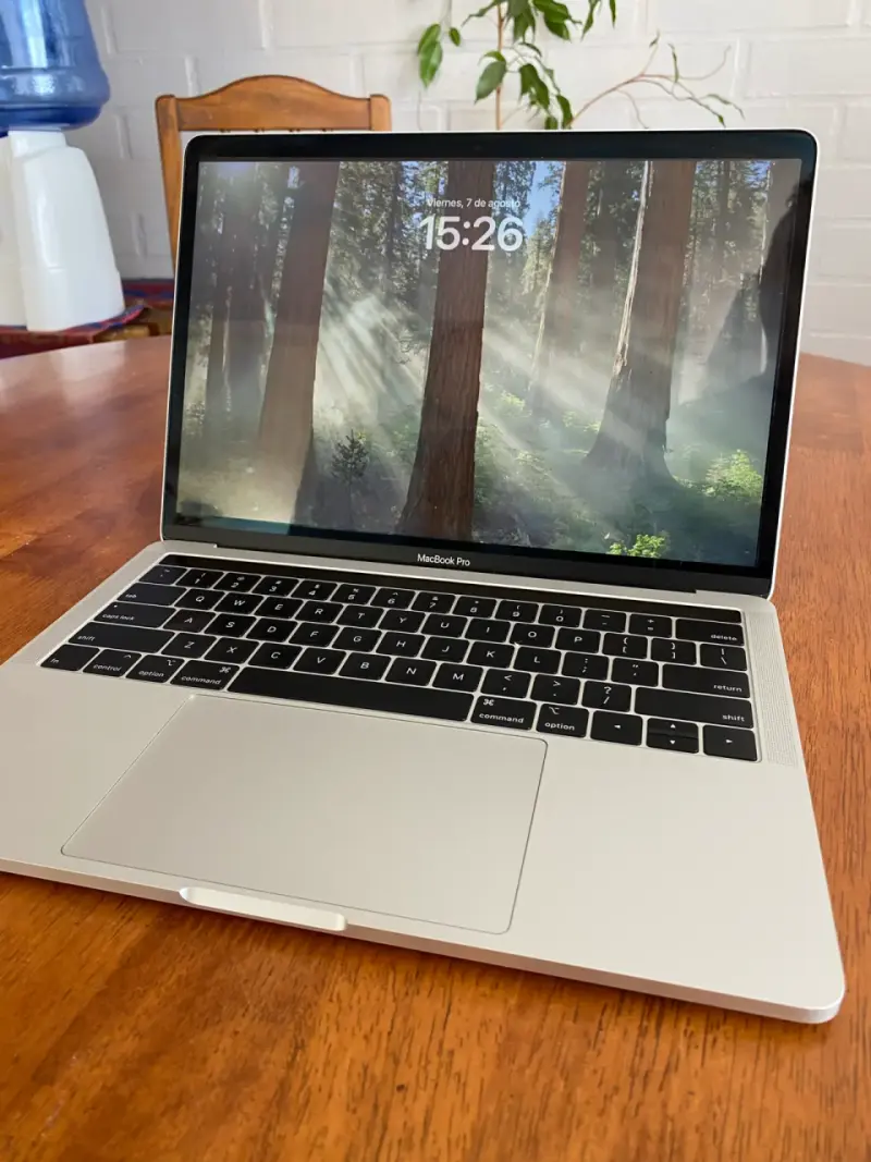 MacBook Pro 13-inch 2019 con Intel Core i7 - 1
