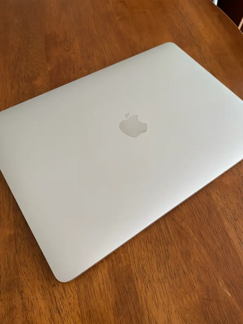 MacBook Pro 13-inch 2019 con Intel Core i7 - 4