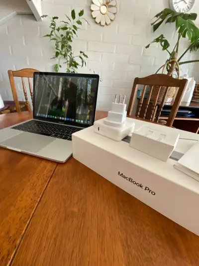 MacBook Pro 13-inch 2019 con Intel Core i7 - miniatura 6