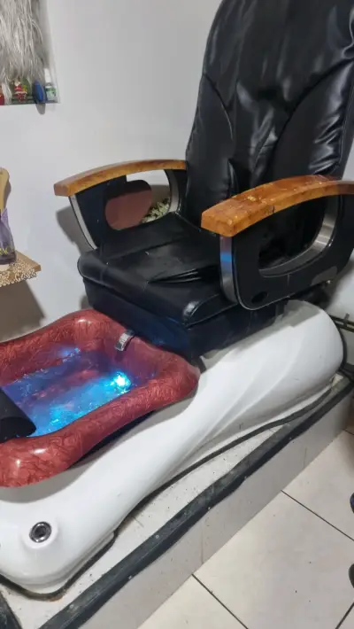 Sillón de Pedicura con Hidromasaje y Luces LED - miniatura 2