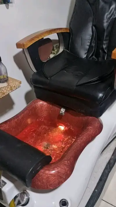 Sillón de Pedicura con Hidromasaje y Luces LED - miniatura 3