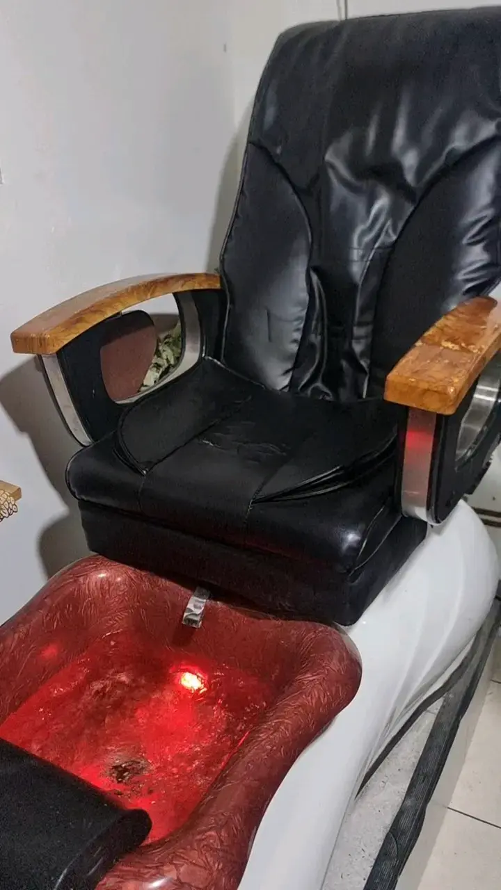 Sillón de Pedicura con Hidromasaje y Luces LED - 4