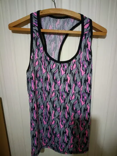 Conjunto deportivo de mujer con estampado y short - miniatura 1