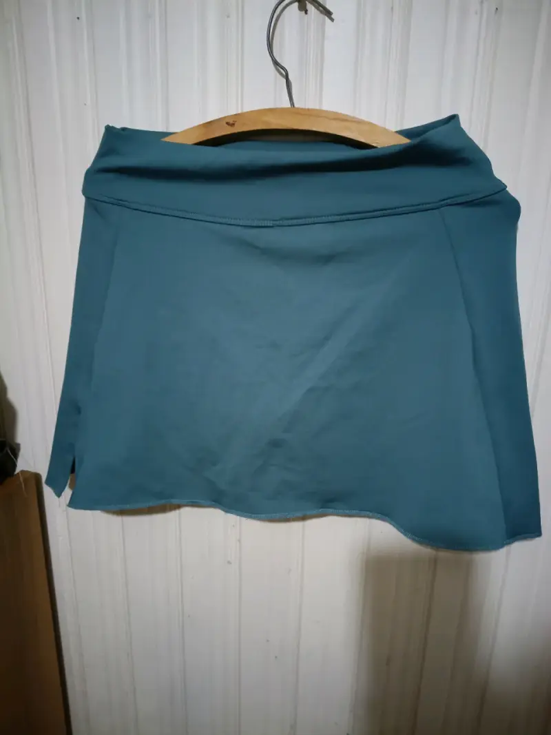 Conjunto deportivo de mujer con estampado y short - 4