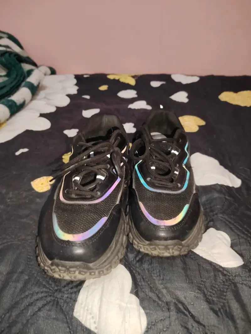 Zapatillas deportivas negras con detalles reflectantes - 4