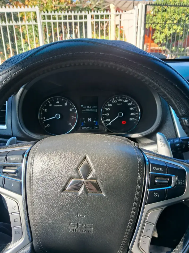 Mitsubishi Montero Sport 2018 en buen estado - 1