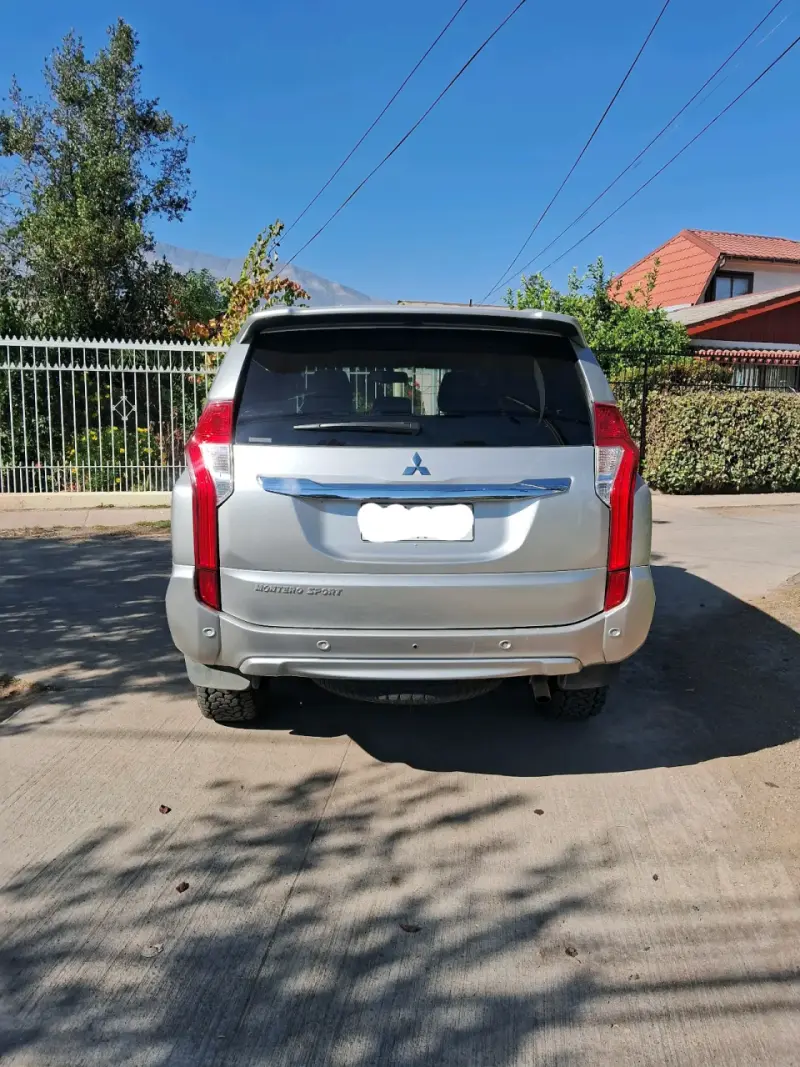 Mitsubishi Montero Sport 2018 en buen estado - 4