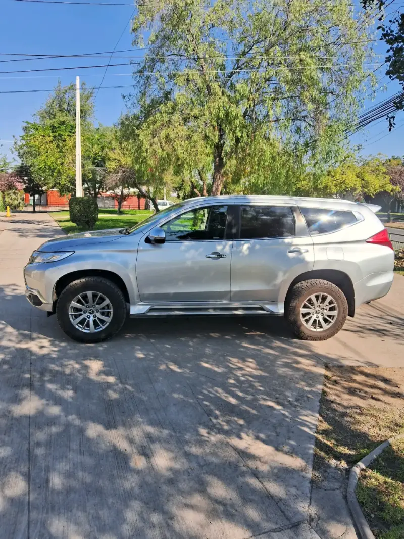 Mitsubishi Montero Sport 2018 en buen estado - 5