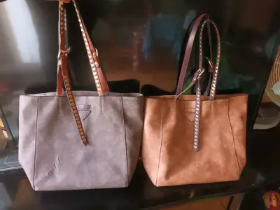 Carteras de cuero sintético con tachas - miniatura 1