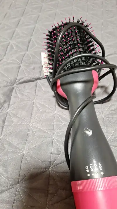Cepillo secador de cabello 1200W negro y rosa - miniatura 2
