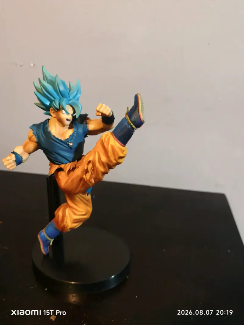 Figura de acción Super Saiyan Blue Goku - 2