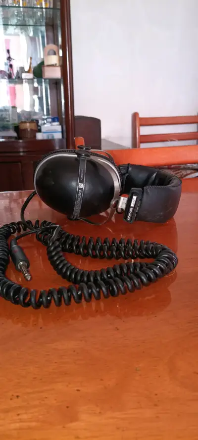 Audífonos profesionales con cable espiral pioneer - miniatura 2