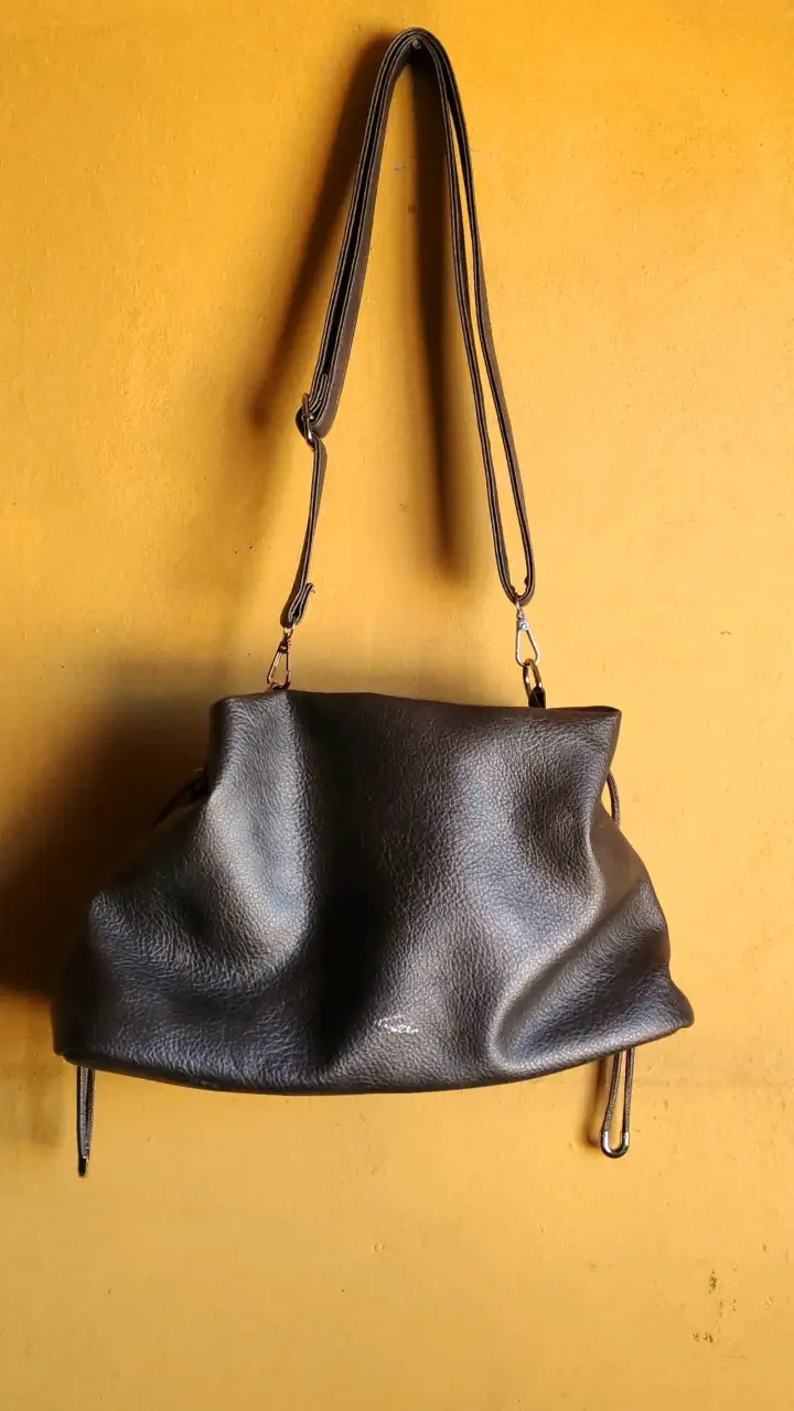 Bolso de hombro negro de cuero sintético - 4