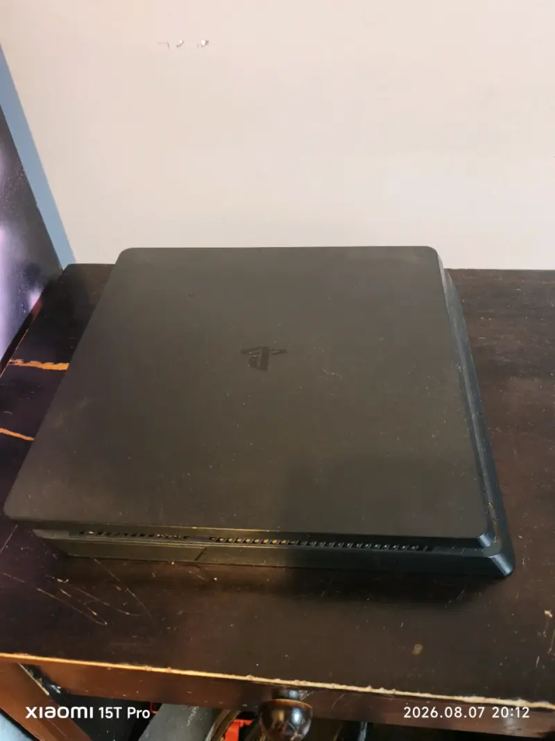 Consola PlayStation 4 Slim en buen estado - 3